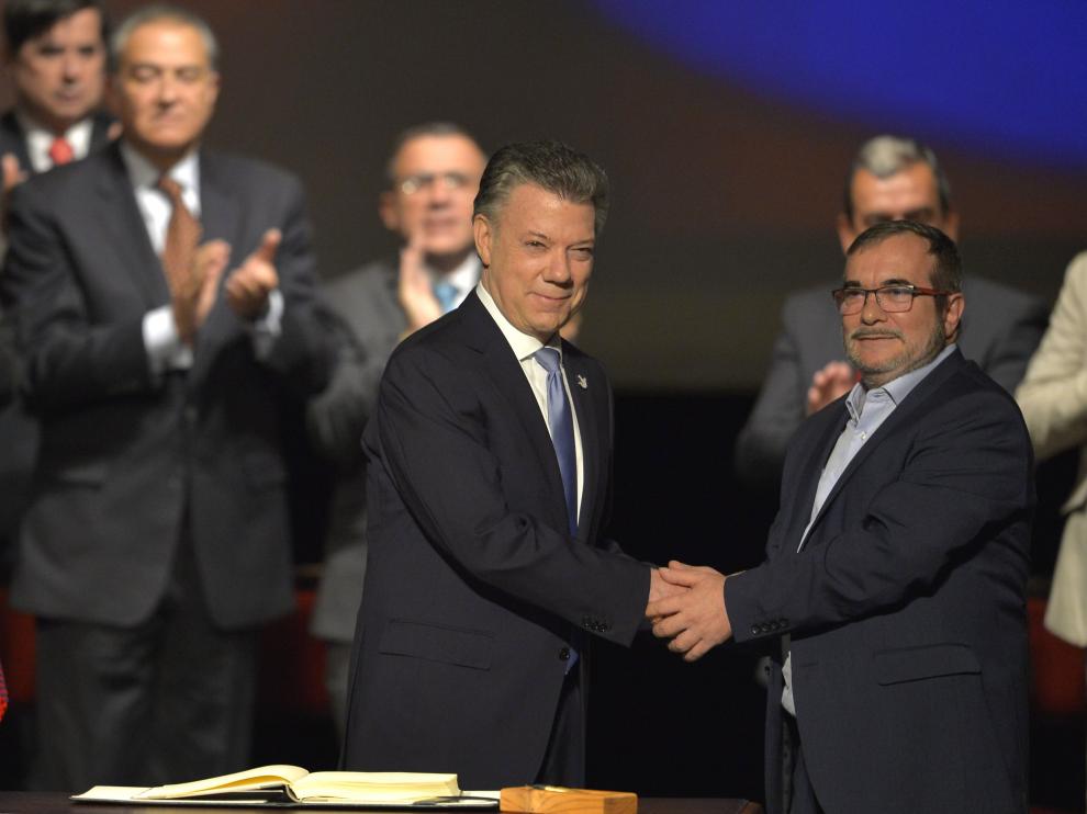El Gobierno de Colombia y las FARC firman el acuerdo de paz revisado