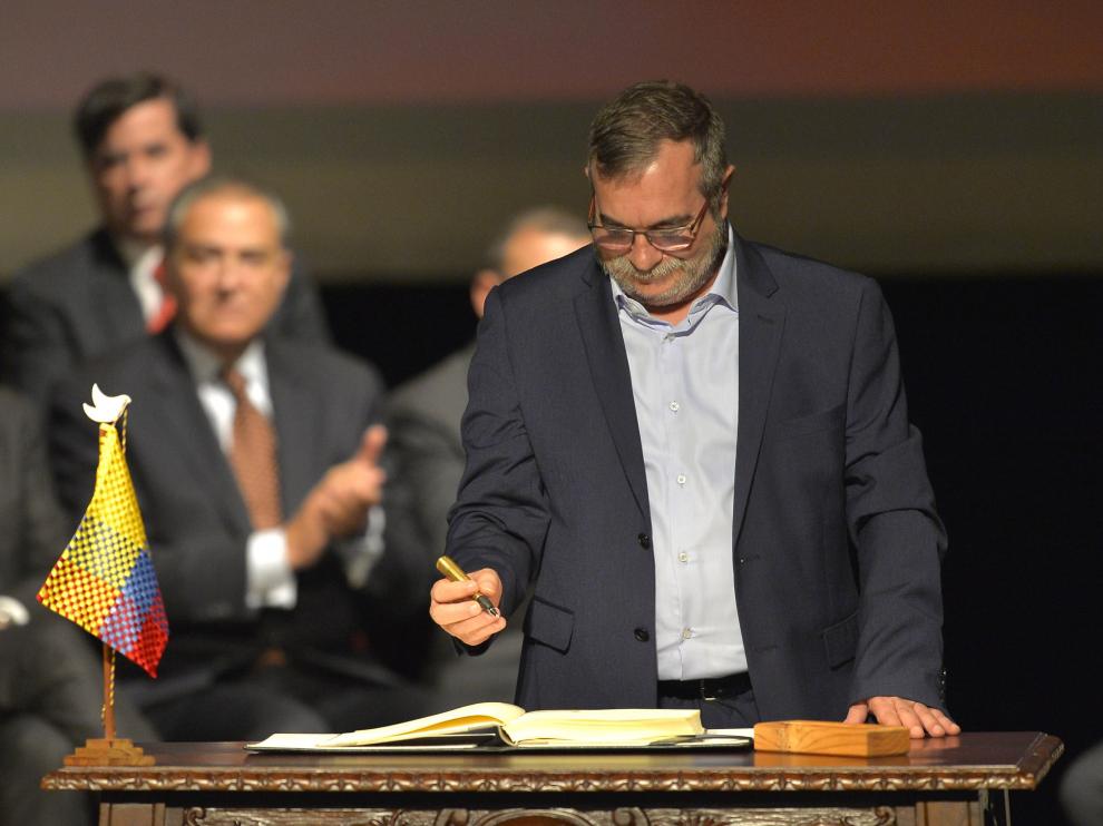 El Gobierno de Colombia y las FARC firman el acuerdo de paz revisado