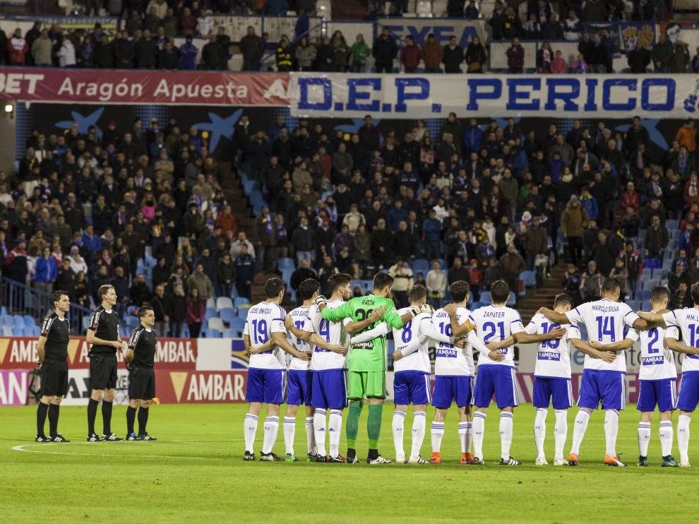 Los jugadores zaragocistas, unidos antes del último partido en La Romareda contra el Mirandés.