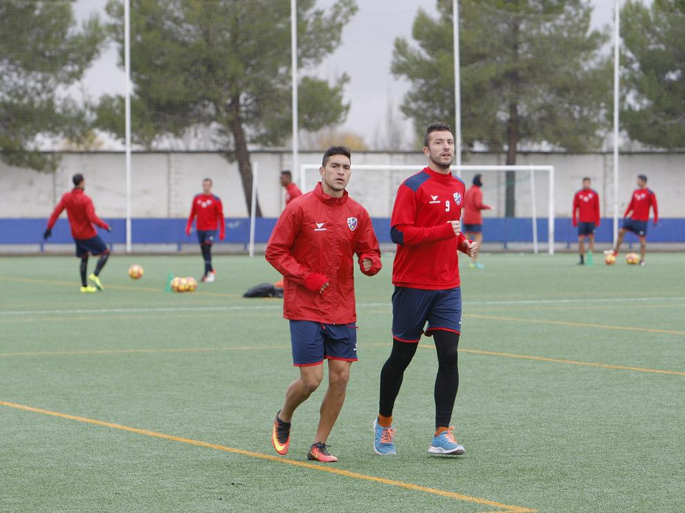 Jesús Valentín, con una micro rotura, y Borja Lázaro, por precaución, se ejercitaron ayer al margen.
