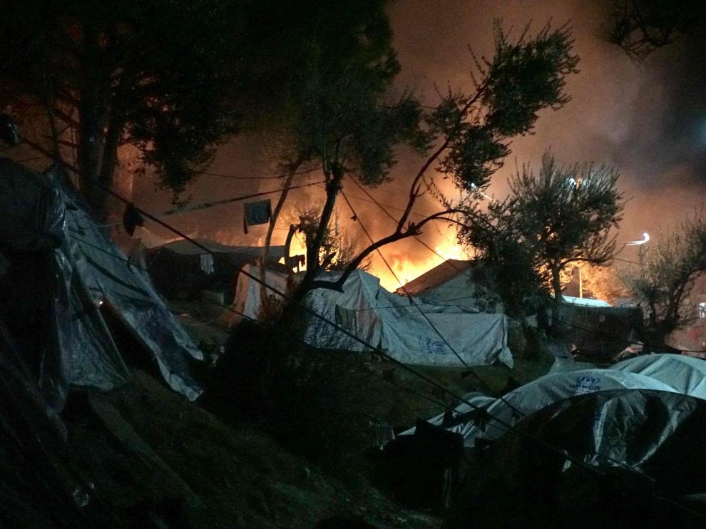 Incendio en el campamento de Lesbos.