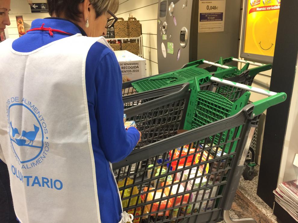Recogida de alimentos este viernes en Zaragoza.