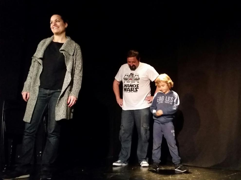 Un niño sobre el escenario de 'Público a escena infantil'