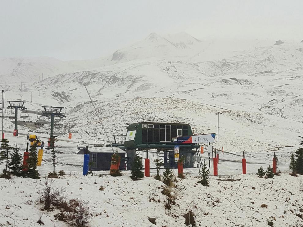 Imagen de la estación de Formigal nevada