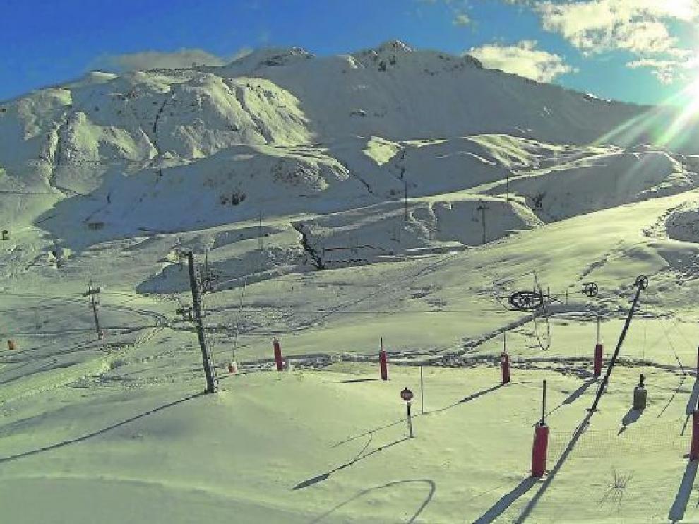 Las nevadas de los últimos días han dejado un importante manto en la zona de Izas de la estación de Formigal-Panticosa
