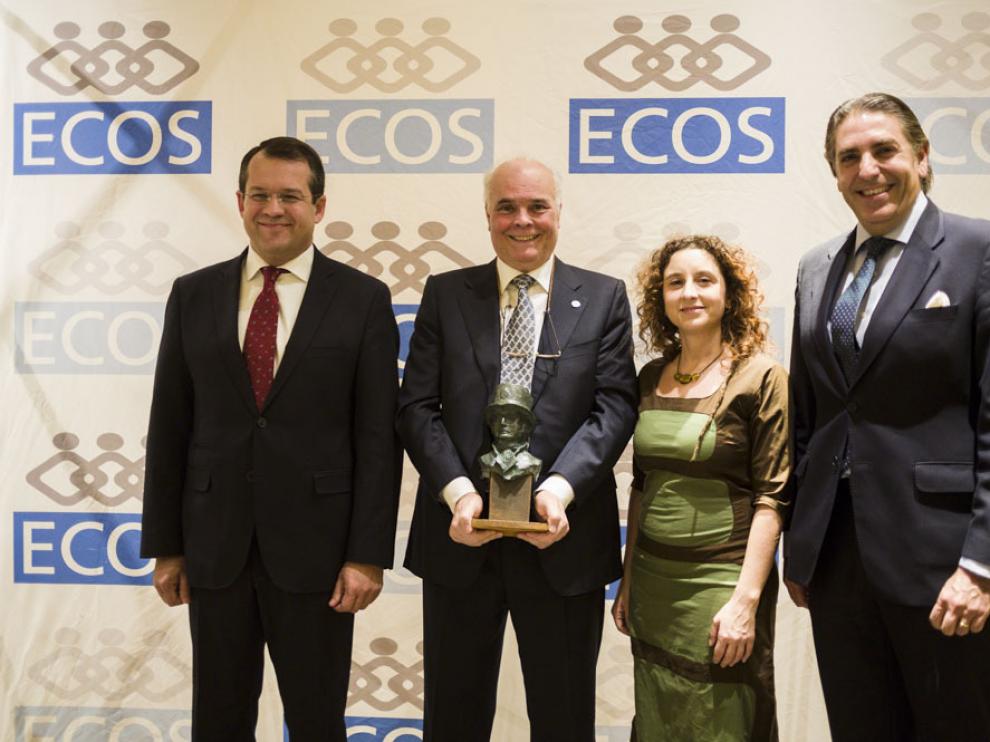 José Antonio Pueyo, José Luis Rivas, Arantza Gracia y Vicente Gracia, durante la gala del comercio.
