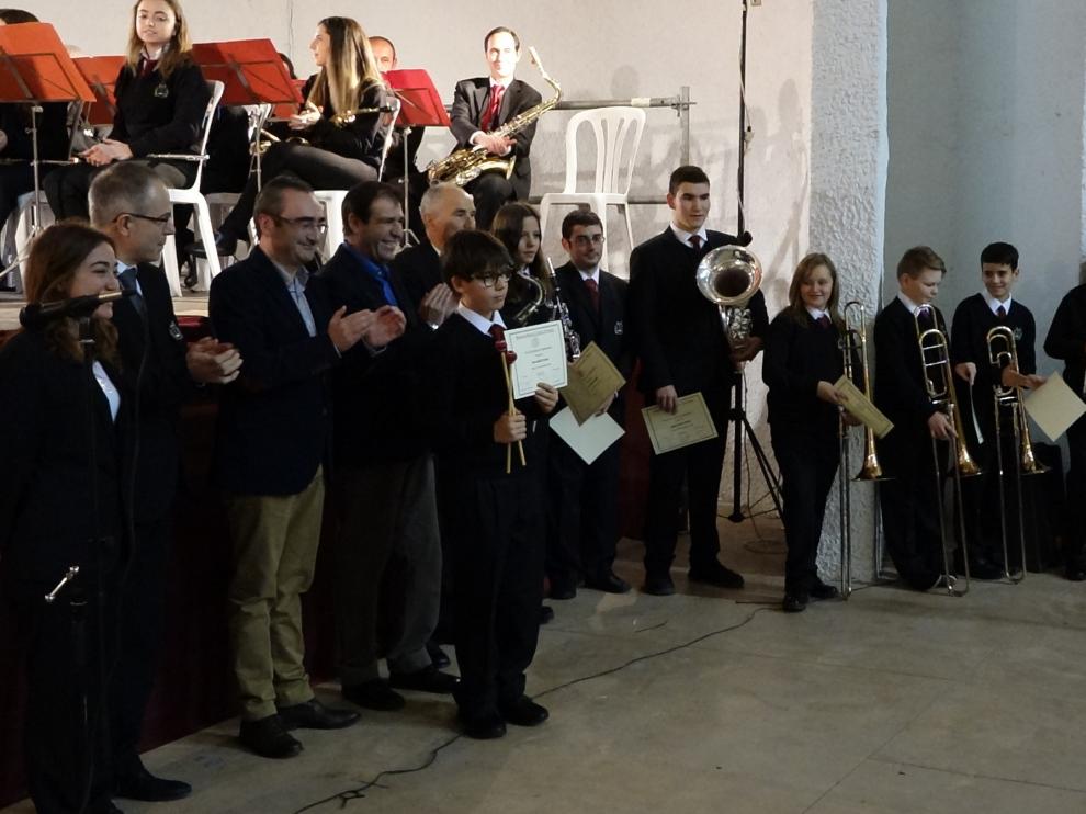 Los nuevos músicos recibieron su diploma e instrumento en el Castillo.