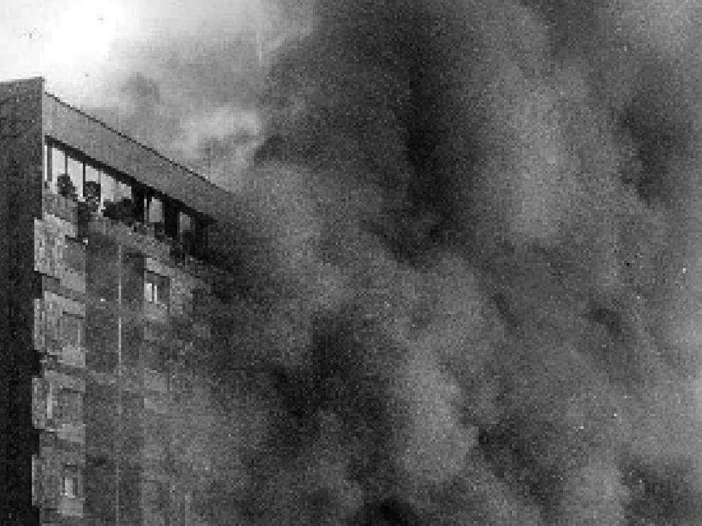 Imagen de archivo del incendio del hotel Corona de Aragón en la mañana del 12 de julio de 1979.