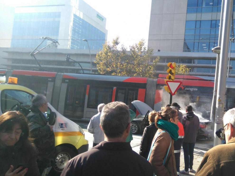 Colisión sin heridos entre un vehículo y el tranvía