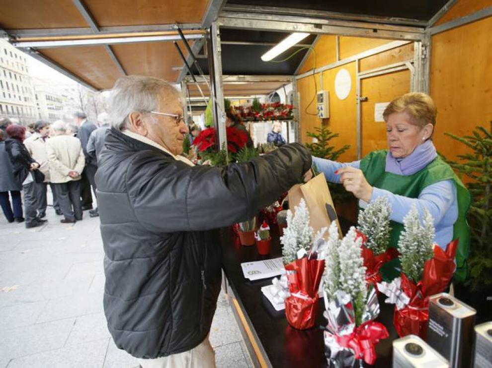Mercados y rastrillos afloran conforme se acerca la Navidad.