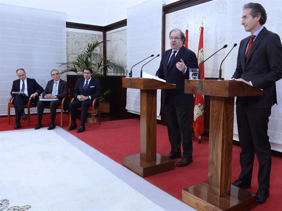 El presidente de la Junta, Juan Vicente Herrera, y el ministro De la Serna, este martes en Valladolid