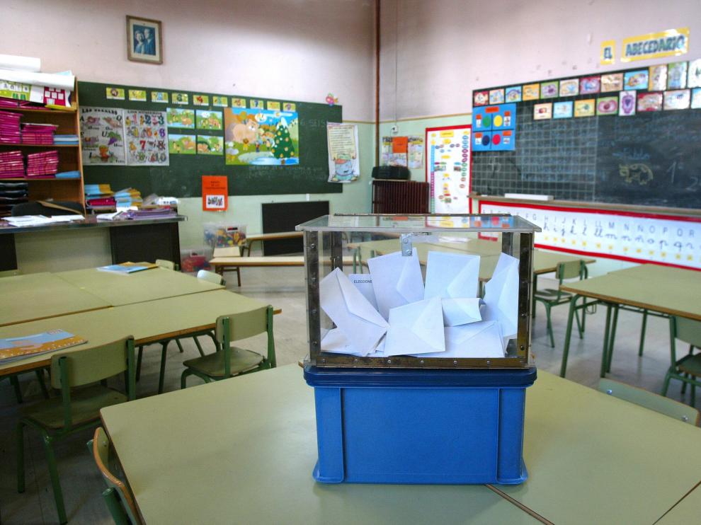 Votación para el consejo escolar en un colegio de Zaragoza.