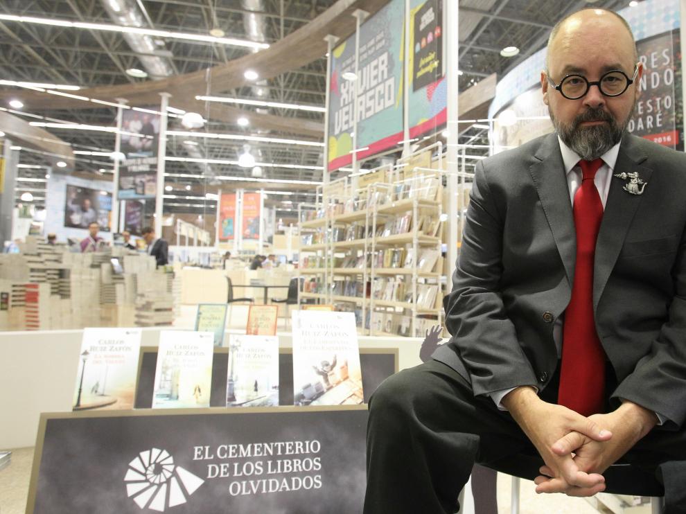 Carlos Ruiz Zafón en la Feria Internacional del Libro de Guadalajara.