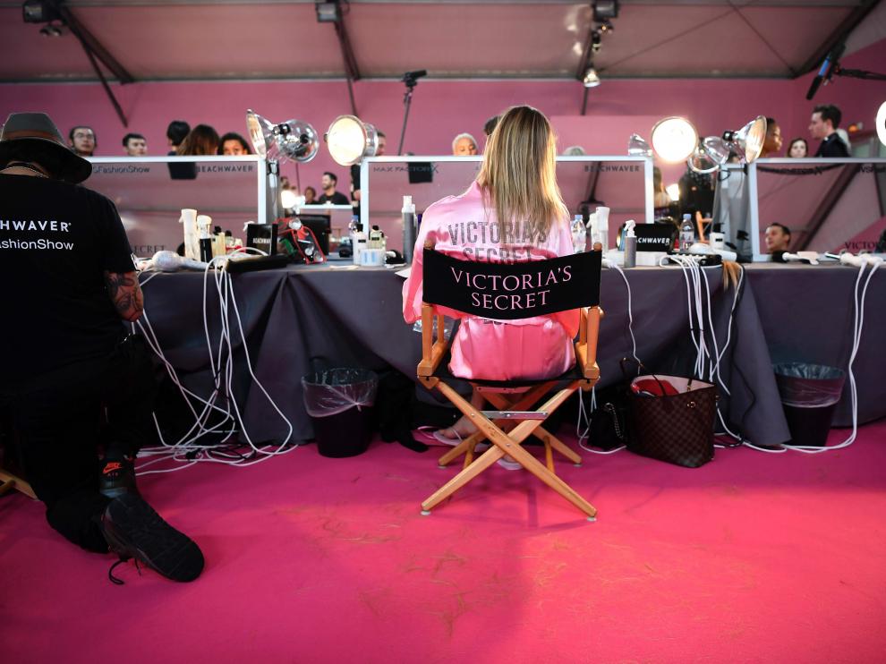 EL 'backstage' de Victoria's Secret, momentos antes de empezar el desfile.