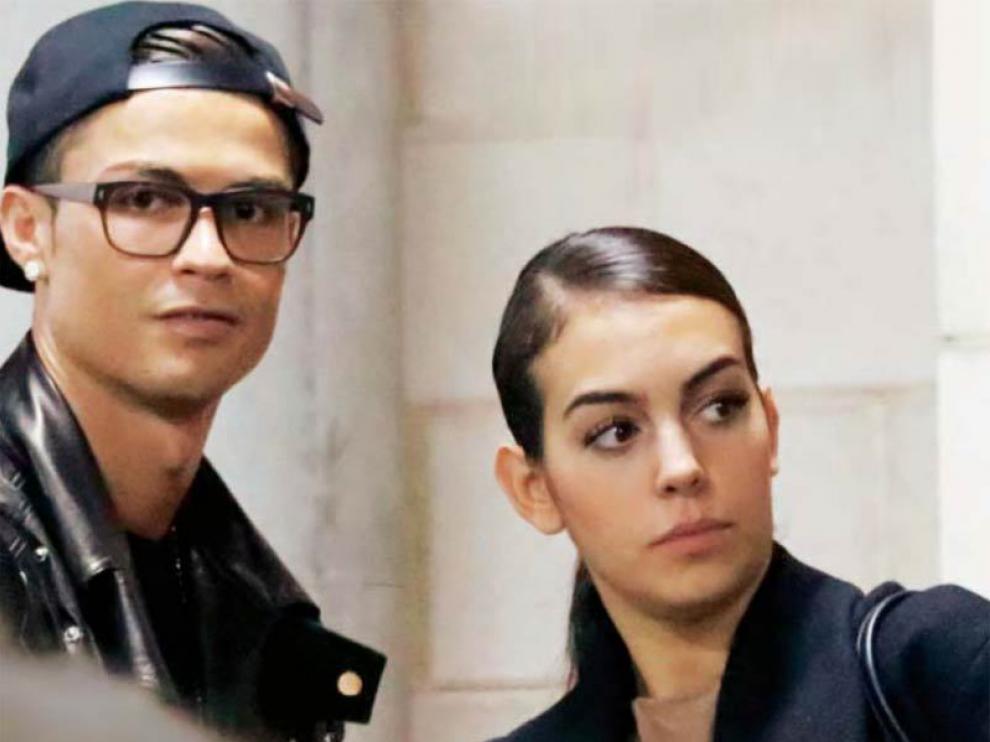 Nueva imagen en exclusiva de Cristiano Ronaldo y Georgina en la revista '¡Hola!'