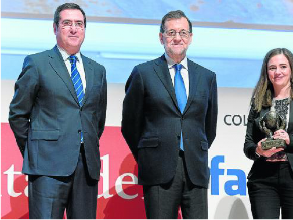 Antonio Garamendi (Cepyme), el presidente Mariano Rajoy y Alicia Asín, ayer en Madrid.