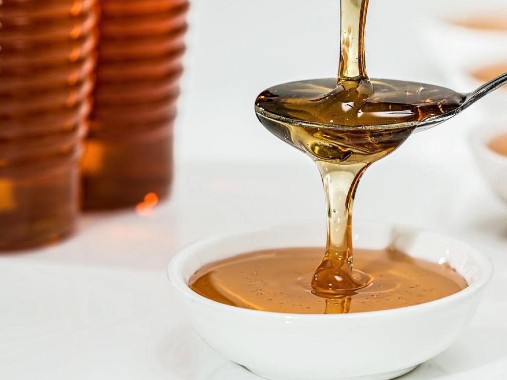 La miel actúa como un mucolítico frente a la tos.