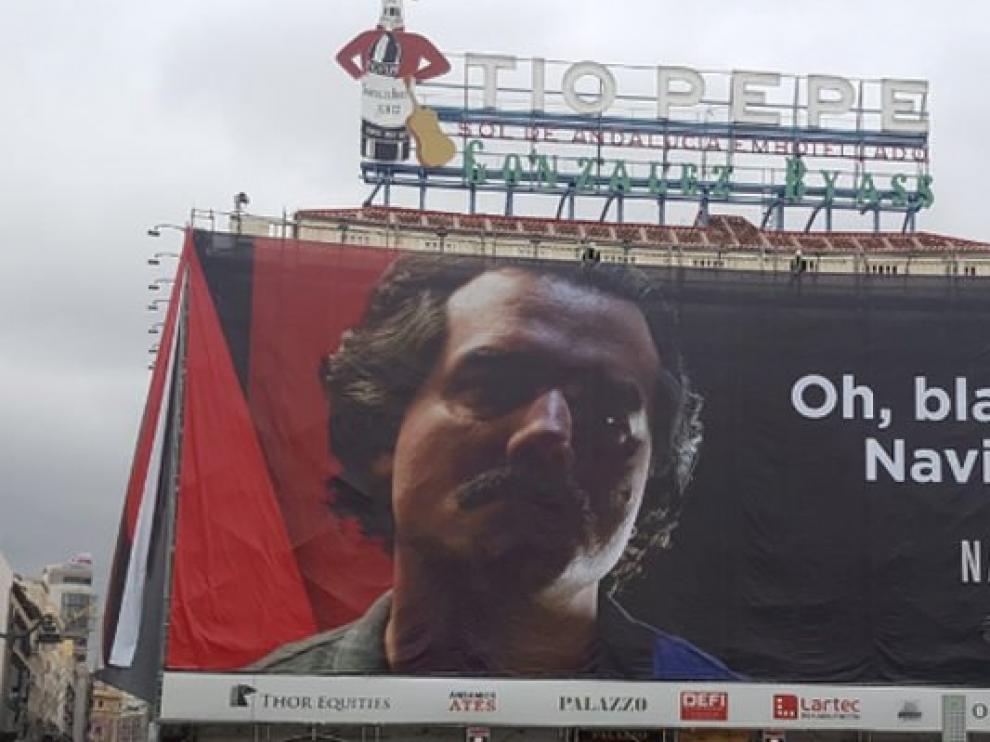 Cartel de Netflix en la Puerta del Sol.