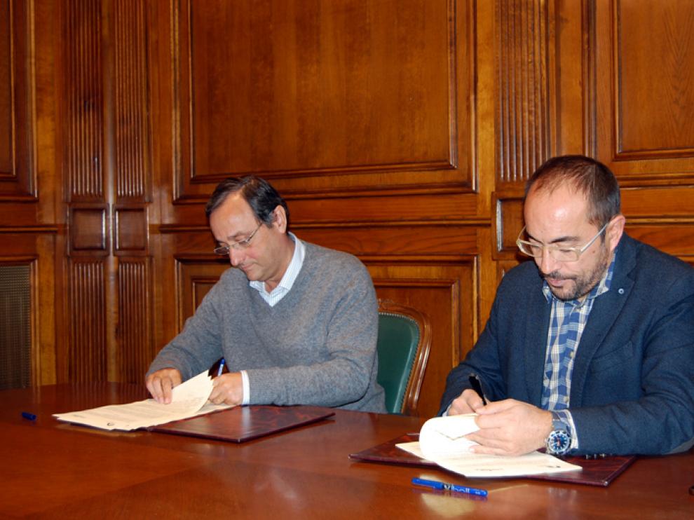 El presidente de la Diputación de Soria, Luis Rey, y el director de la Fundación Cesefor, Antonio Taboada, han suscrito este viernes un convenio de colaboración
