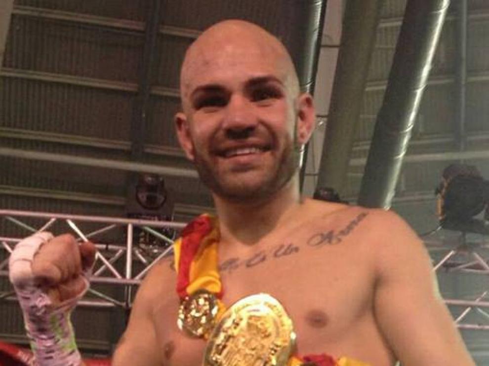 Eloy Iglesias, con su título de campeón de España del peso ligero