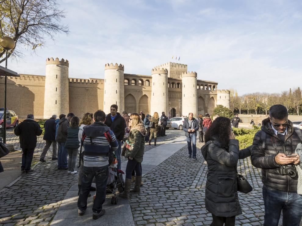 Puertas abiertas en la Aljafería