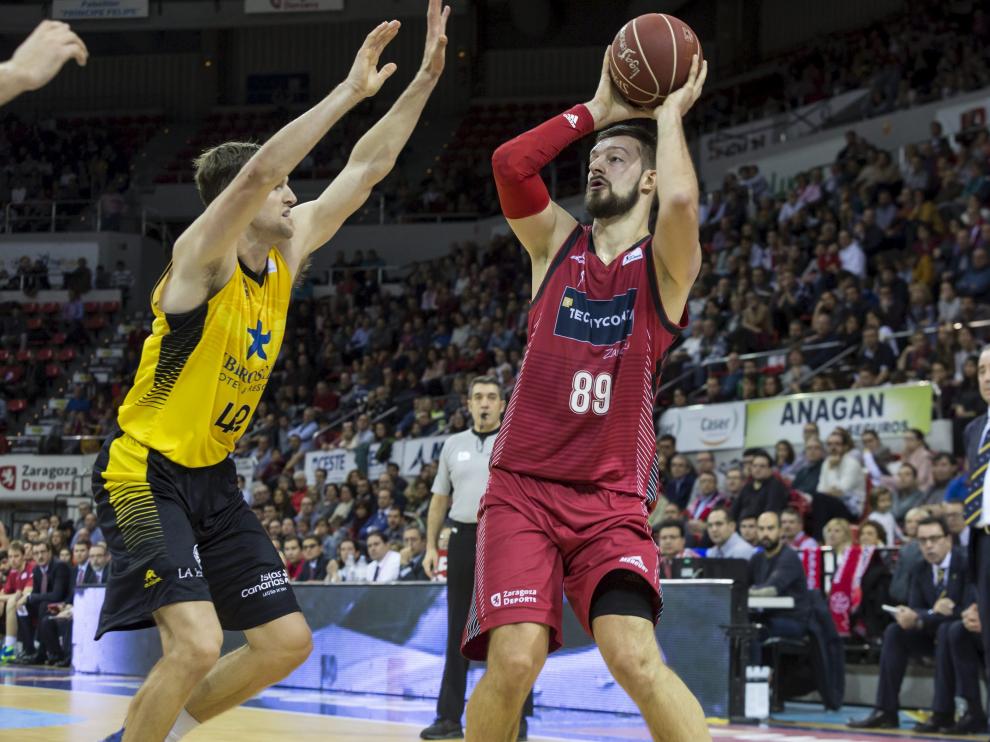 Jelovac en un lanzamiento desde el exterior en un partido de esta temporada.