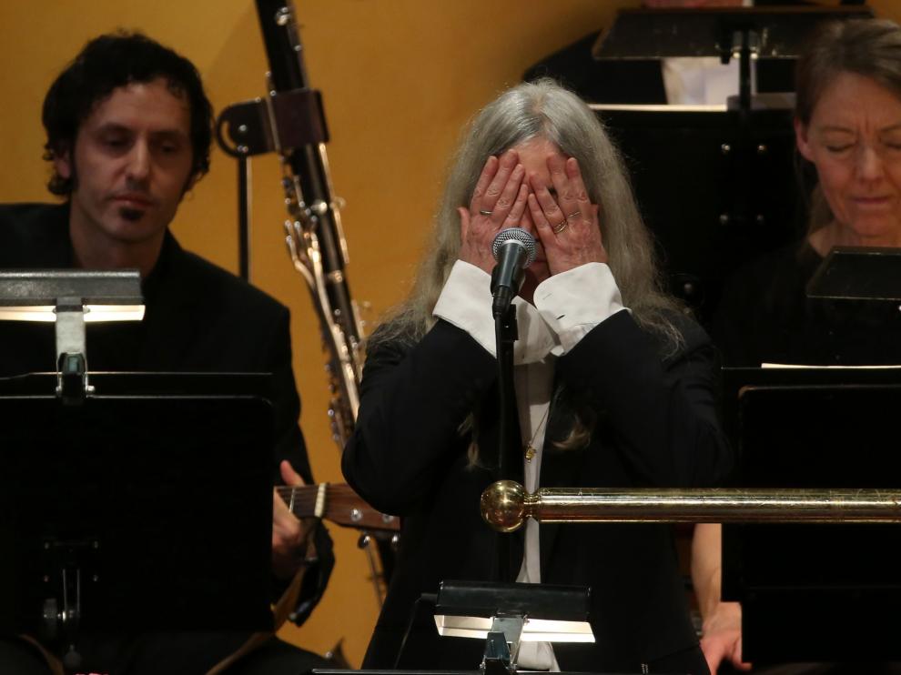 Patti Smith eclipsa con su humanidad la polémica ausencia de Dylan en ceremonia Nobel