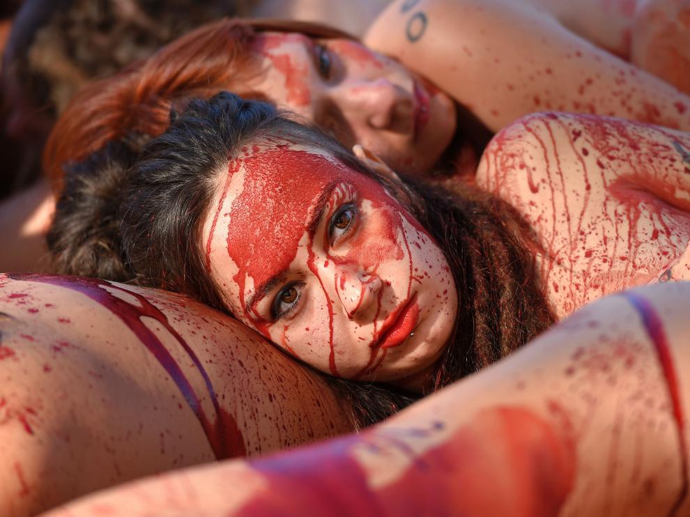 Desnudos en Barcelona en contra de la industria peletera