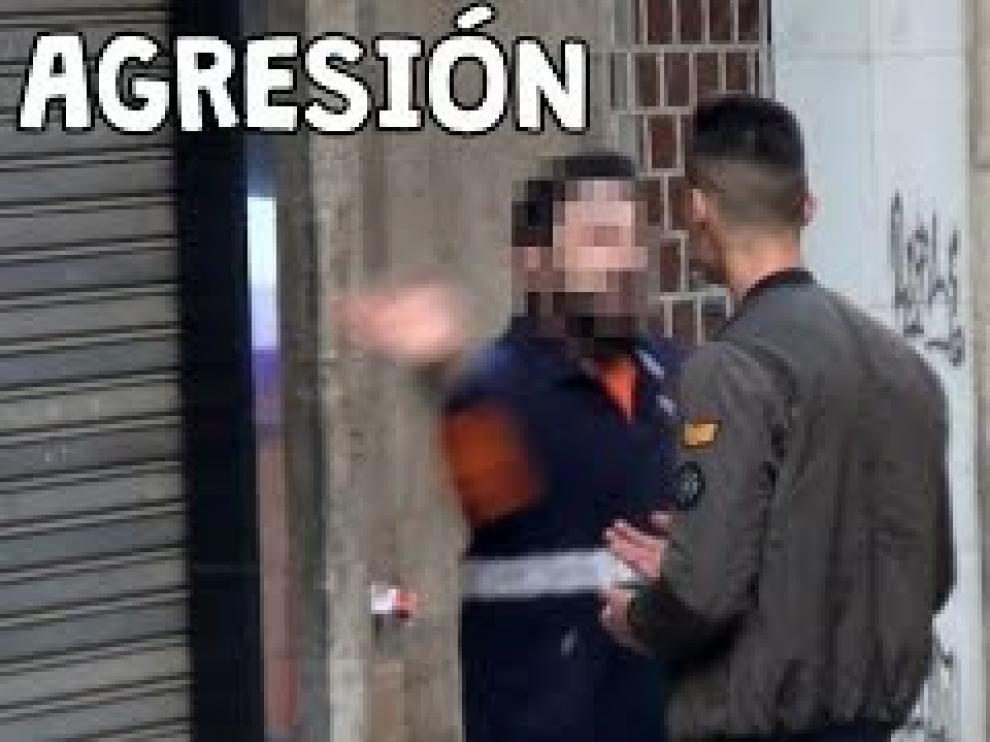 Un youtuber es abofeteado mientras graba una de sus bromas en la calle