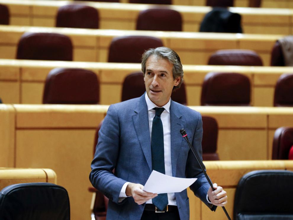 El ministro de Fomento, Íñigo de la Serna, en su comparecencia en el Senado, este martes.