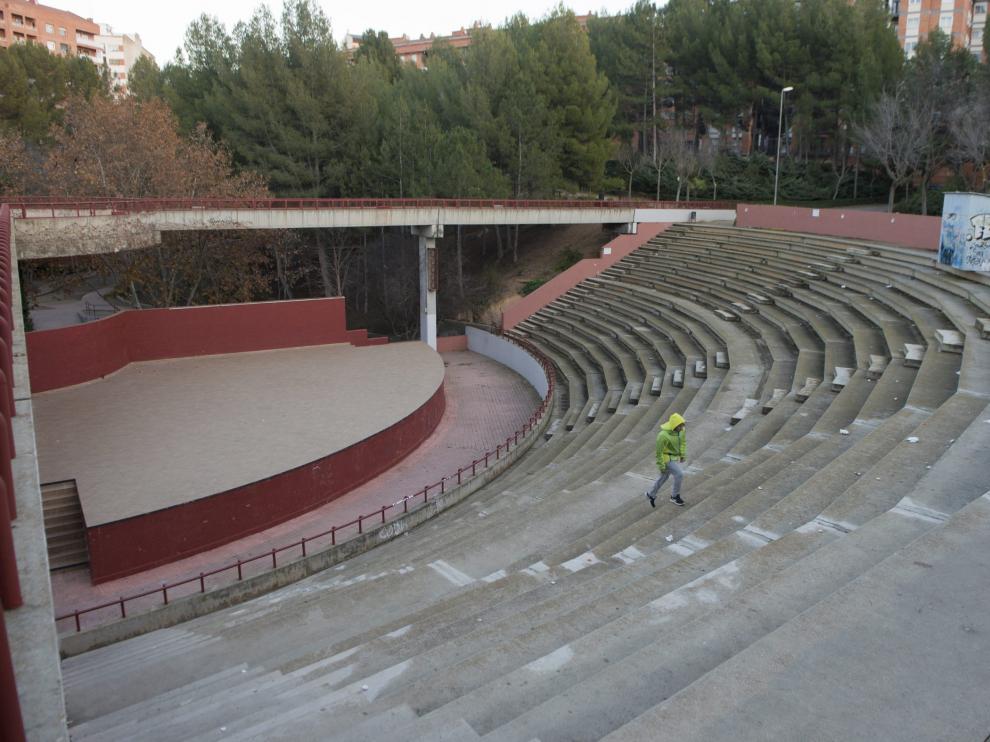 Una cubierta para el auditorio. El escenario del auditorio del parque de los Fueros se cubrirá con una inversión de 202.000 euros. La alcaldesa, Emma Buj, explicó que la reforma permitirá ampliar la actividad cultural y la "vida" de este recinto para actu