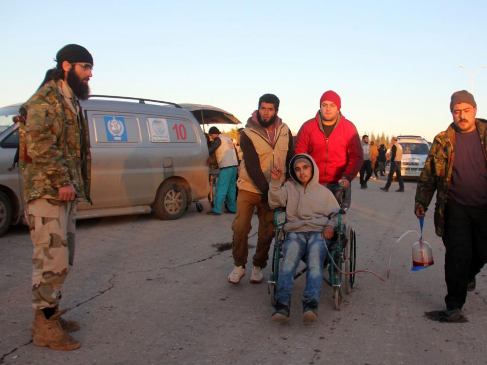 Evacuados de la ciudad siria de Alepo.