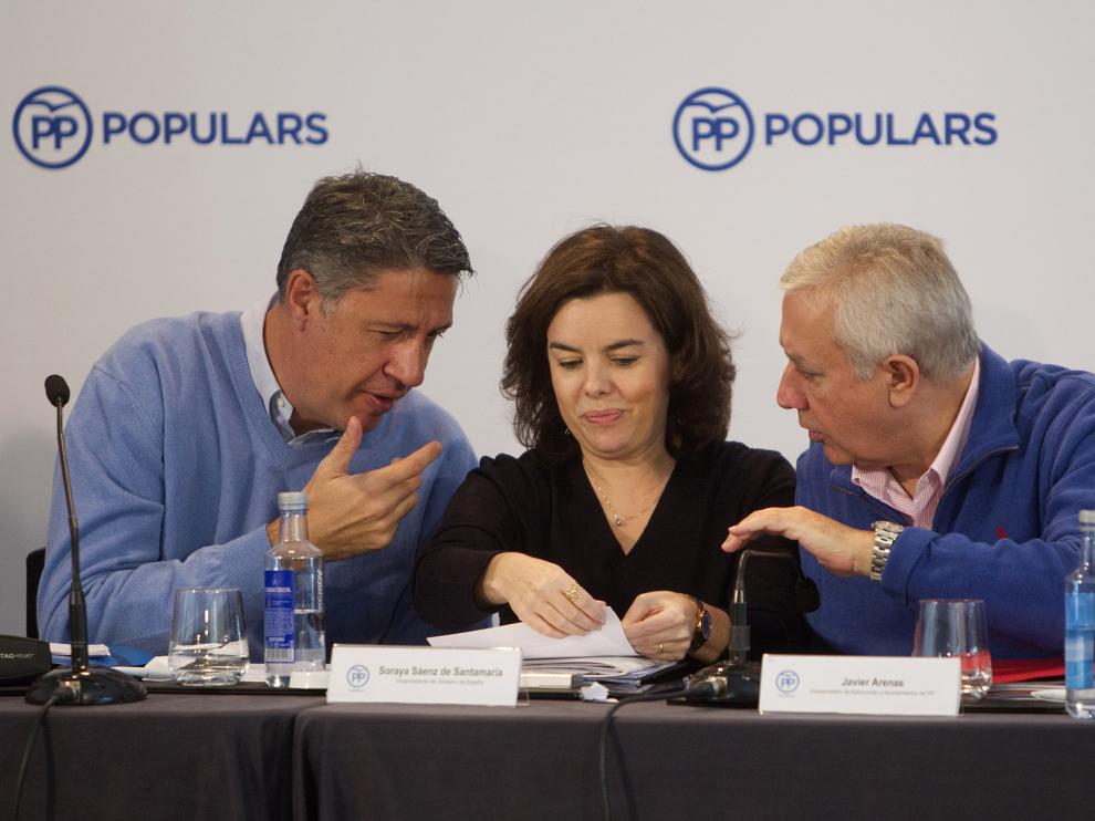 Sáenz de Santamaría junto a Xavier García Albiol y Javier Arenas en la reunión de este sábado en Cataluña.