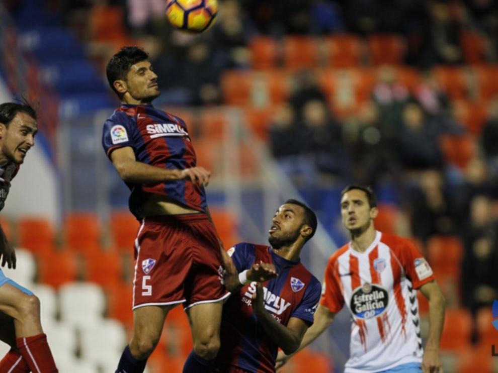 Una imagen del encuentro entre el Lugo y el Huesca