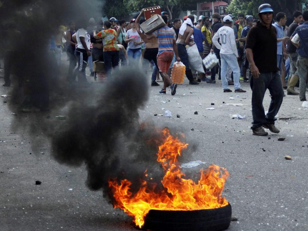 La población venezolana ha comenzado a hacer acopio de alimentos y otros productos