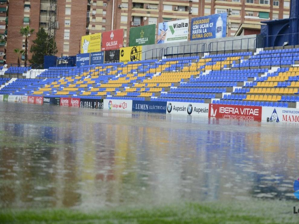 El UCAM Murcia-Levante se aplazó por el estado del césped de la Condomina.