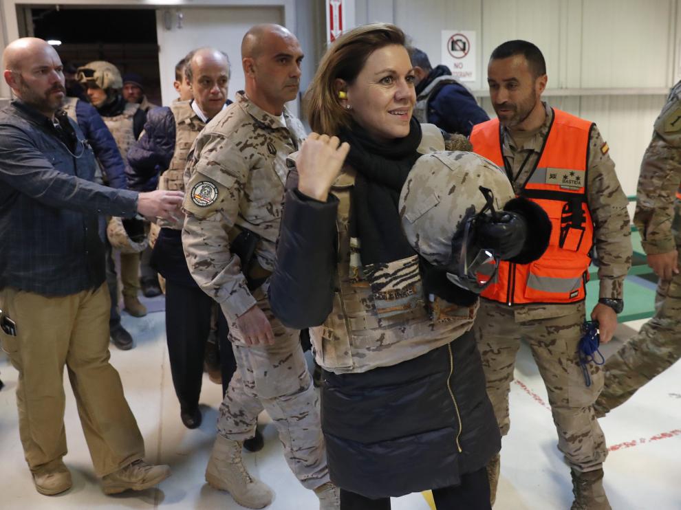 La ministra de defensa, María Dolores de Cospedal, a su llegada a Bagdag tras la visita a las tropas españolas de misión en Iraq