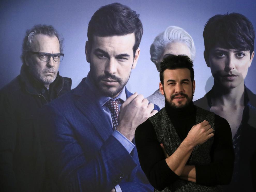 El actor Mario Casas posa para los medios durante la presentación de la película 'Contratiempo', del director Oriol Paulo, en un acto celebrado hoy en Madrid.