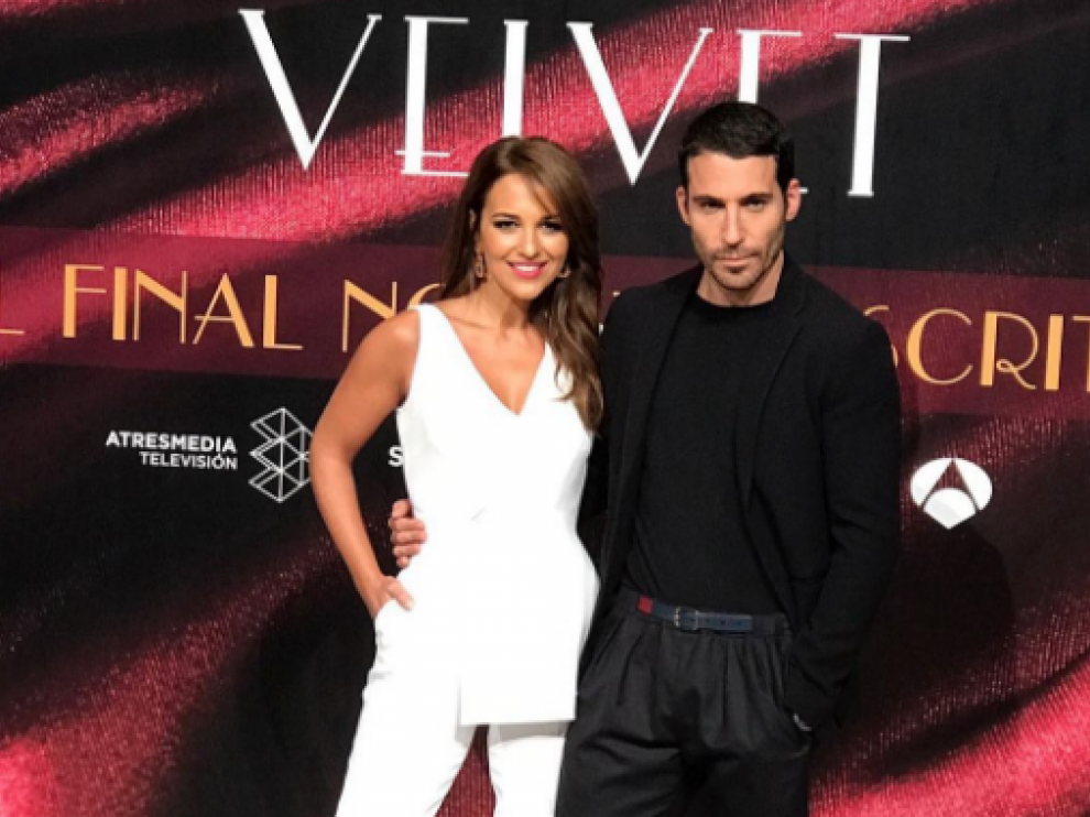 Miguel Ángel Silvestre y Paula Echevarría presentando el final de la serie.