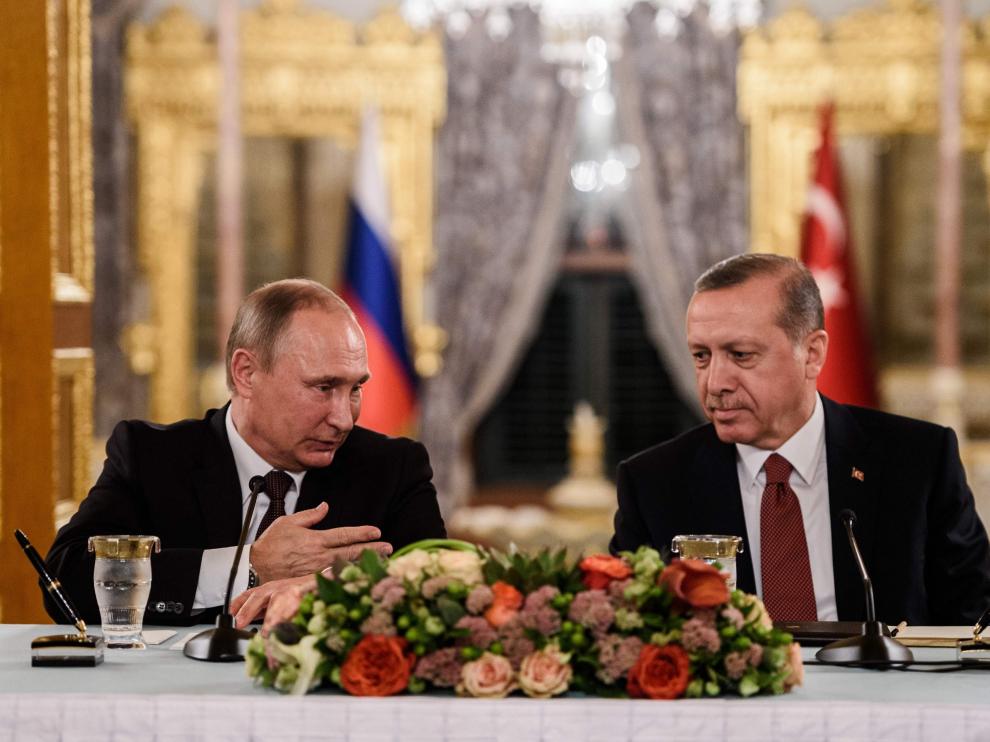Muere el embajador ruso en Turquía tras ser tiroteado en Ankara