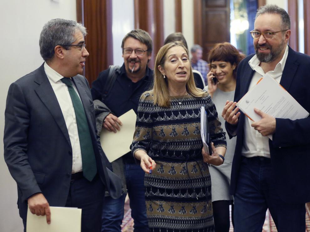 Francesc Homs junto a Ana Pastor y Juan Carlos Girauta a su llegada a la Junta de Portavoces.