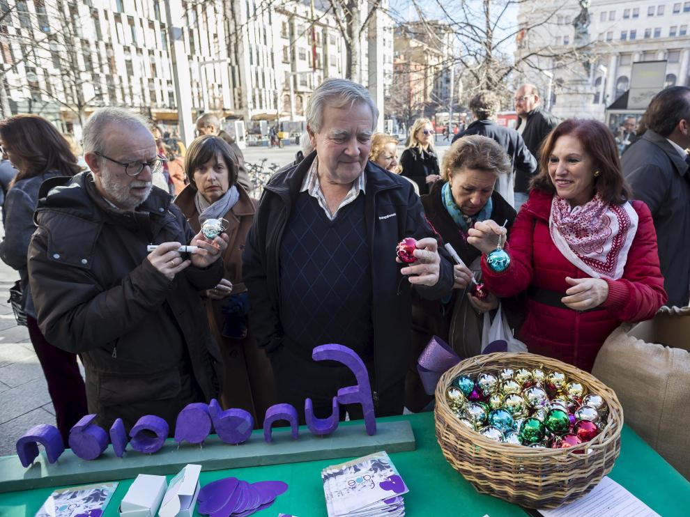 La Fundación organizó un acto navideño en la plaza de España para dar a conocer la entidad.