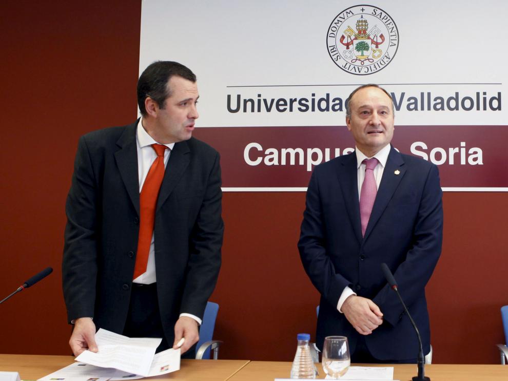 Luis Miguel Bonilla, exvicerrector del Duques de Soria, junto al rector de la UVa, Daniel Miguel, en una fotografía de archivo.