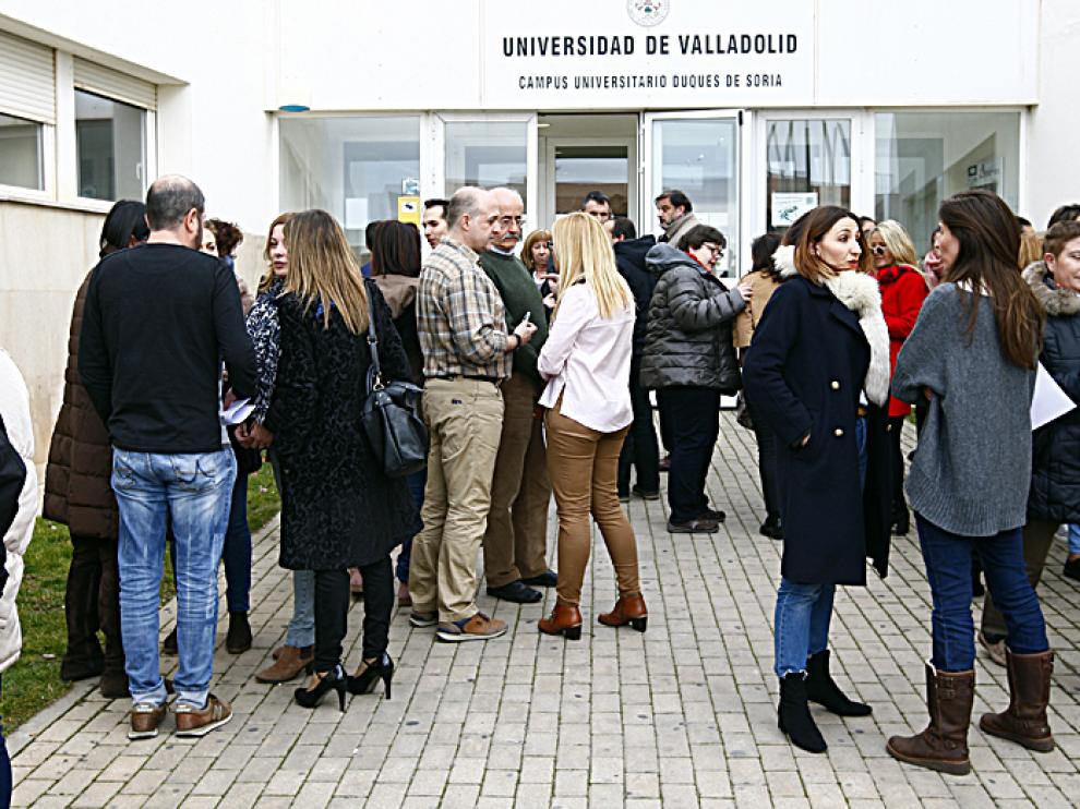 Profesores y personal de administración y servicios del Campus de Soria se han manifestado este miércoles.