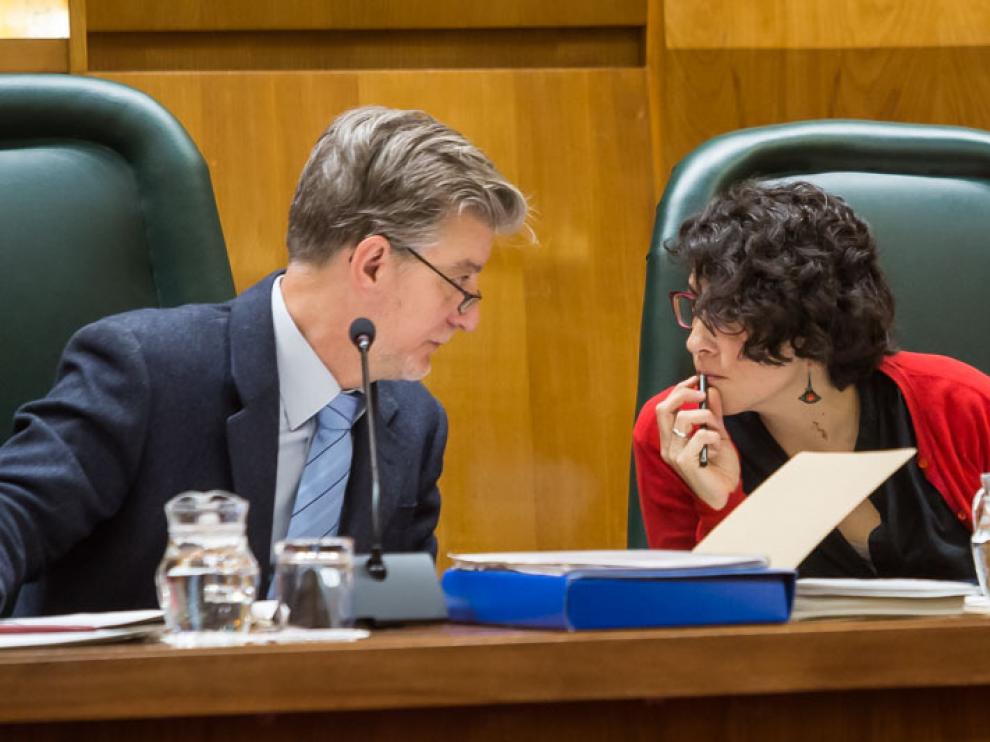 Santisteve y Giner en el pleno de este viernes.