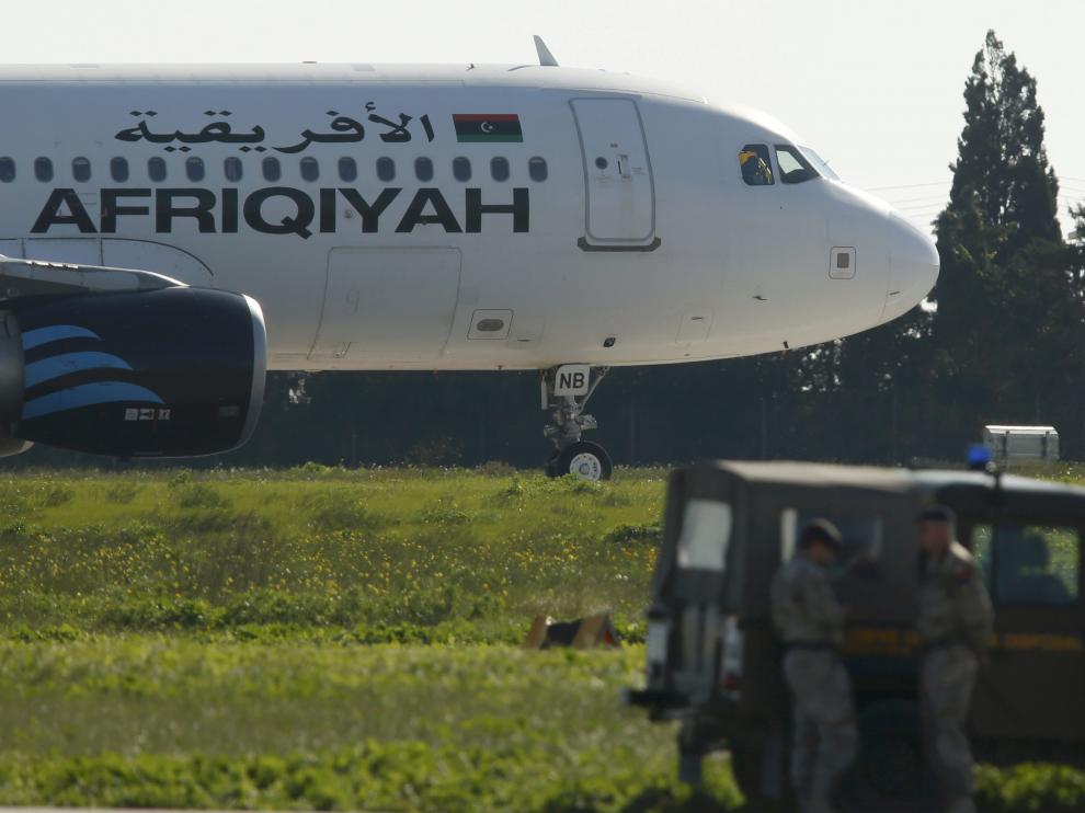 El avión ha aterrizado de emergencia en Malta.
