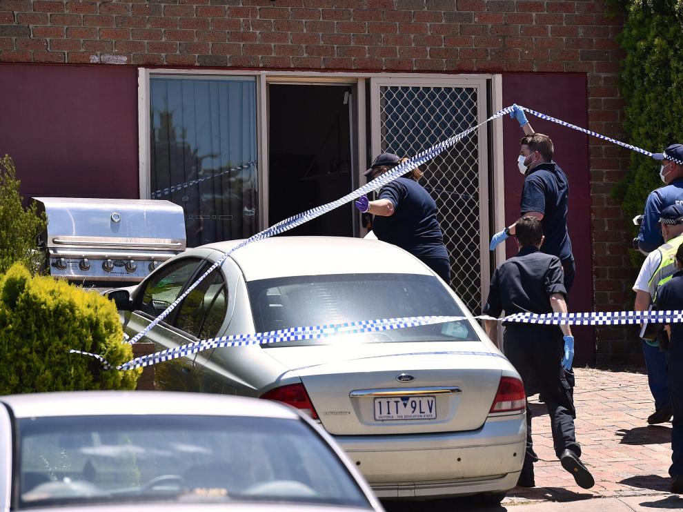 La policía australiana durante uno de los registros en una vivienda.
