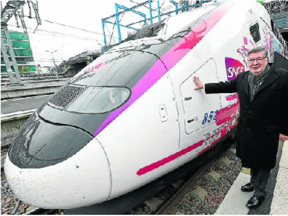 El ministro de Transportes francés, Alain Vidalies, hace diez días, en el estreno del TGV París-Burdeos.