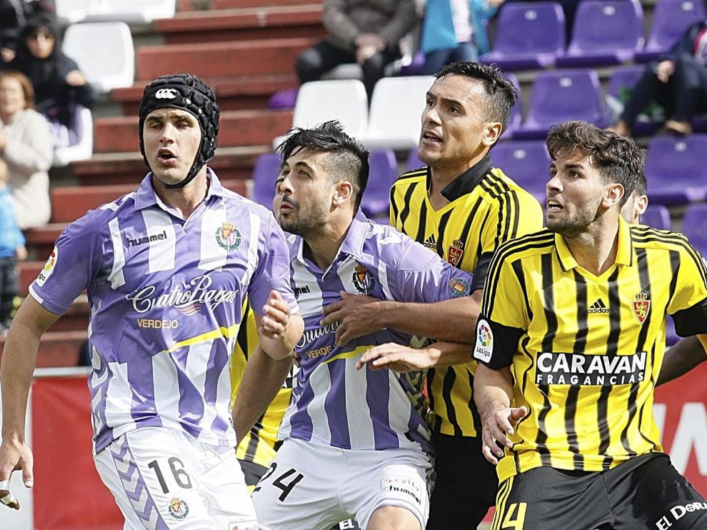 Jonathan Ferrari es la posibilidad más cercana para acompañar a los centrales titulares Marcelo Silva y Leandro Cabrera.