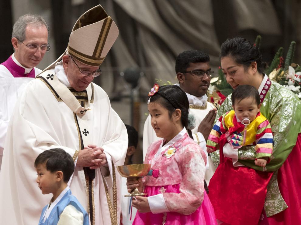 El Papa Francisco celebra la misa del Gallo